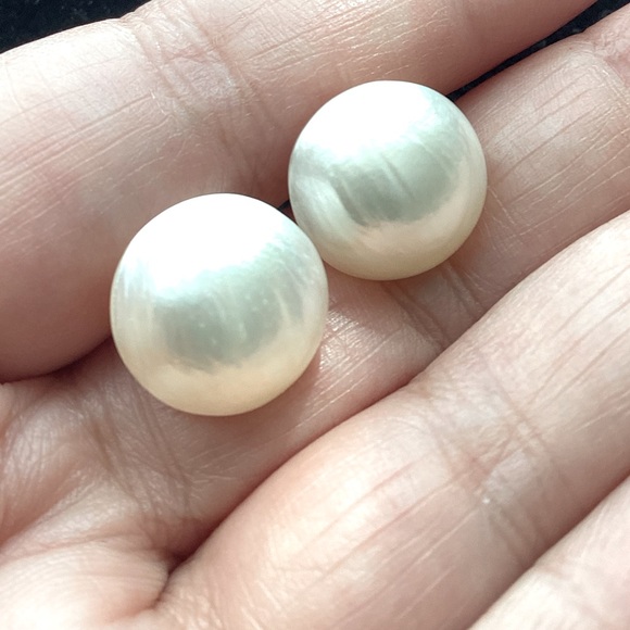 18K Mother of Pearl Earrings